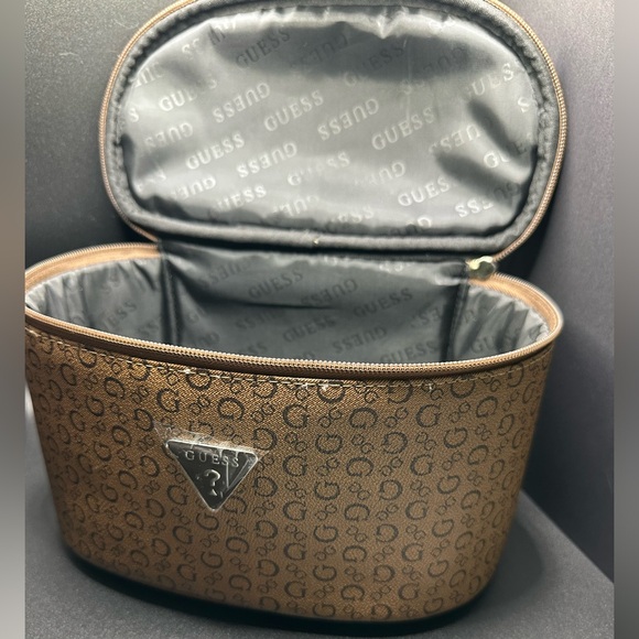 Guess travel Cosmetic Cocoa Signature bag - Picture 2 of 6